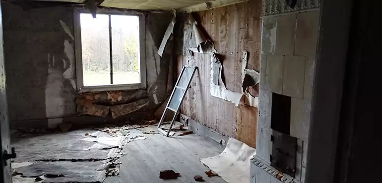 Why Selling a Distressed House Through Traditional Methods Fails in Santa Ana